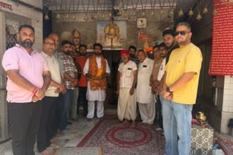 कागज भरने से पहले जतिन शर्मा ने लिया महामाई का आशीर्वाद