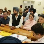 करतारपुर के वार्ड नंबर 8 से आम आदमी पार्टी प्रत्याशी वरुण बावा ने अपने कागज दाखिल किया