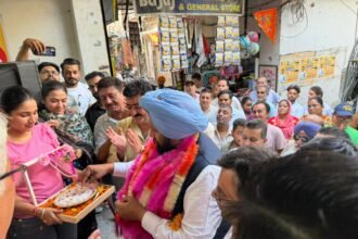 वरुण बावा के दफ्तर का उद्घाटन विधायक बलकार सिंह ने किया