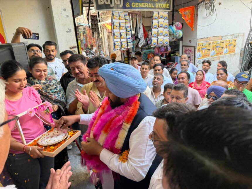 वरुण बावा के दफ्तर का उद्घाटन विधायक बलकार सिंह ने किया