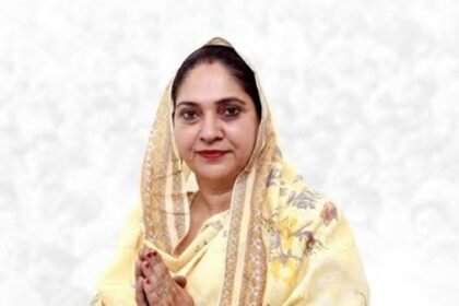 वार्ड नंबर 5 की प्रत्याशी हरविंदर कौर ने कहा एक बार सेवा का मौका दो 5 साल वार्ड की सेवा करूंगी