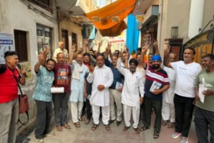 आजाद प्रत्याशी मंगल कुमार मंगी ने समर्थकों के साथ मांगी वोट