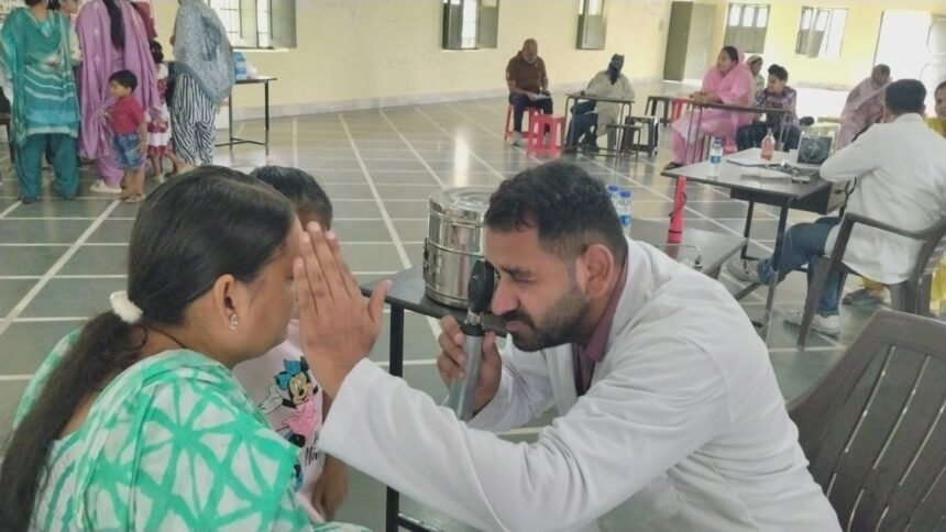 आपी चैरिटेबल हॉस्पिटल ने लगाया मुफ्त मेडिकल कैंप