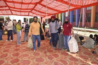 नगर कौंसिल/नगर पंचायत चुनाव; 133 पोलिंग पार्टियां चुनाव सामग्री सहित पोलिंग स्टेशनों के लिए रवाना