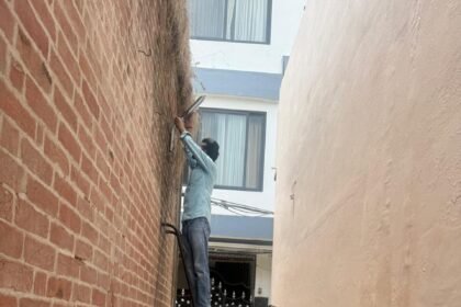पार्षद वरुण बावा ने अपने वार्ड में लगवाई स्ट्रीट लाइट