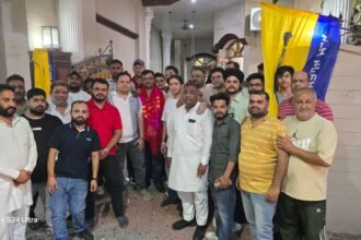 वार्ड नंबर 8 के नवनिर्वाचित पार्षद वरुण बावा को किया सम्मानित