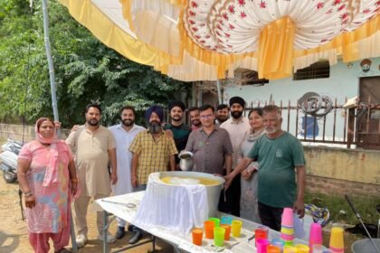 तहसील परिसर के बाहर ठंडे मीठे जल की छबील लगाई