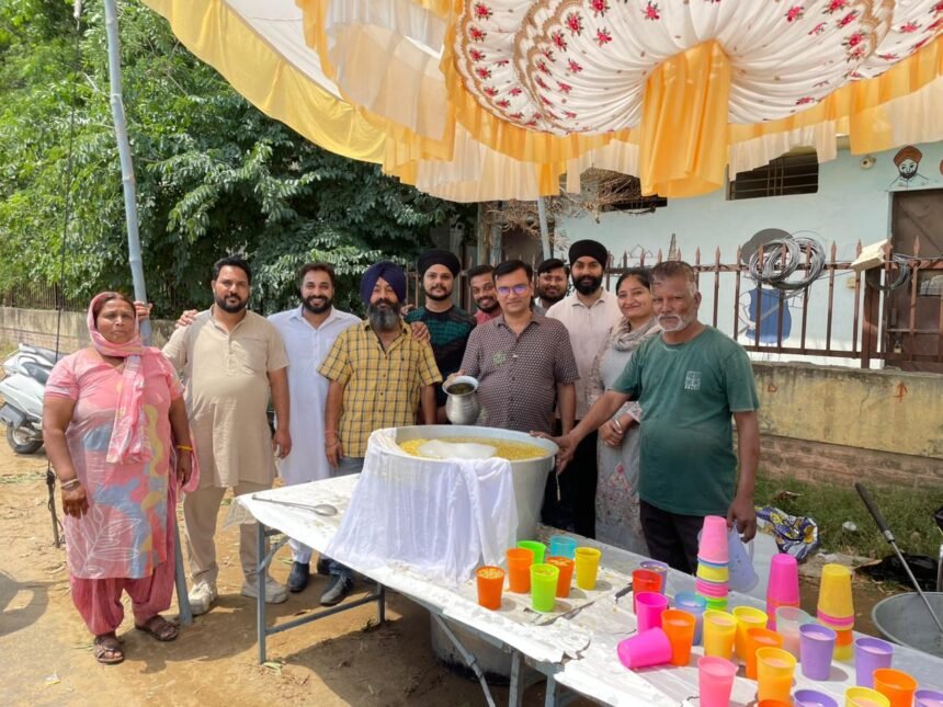 तहसील परिसर के बाहर ठंडे मीठे जल की छबील लगाई तहसील परिसर के बाहर ठंडे मीठे जल की छबील लगाई