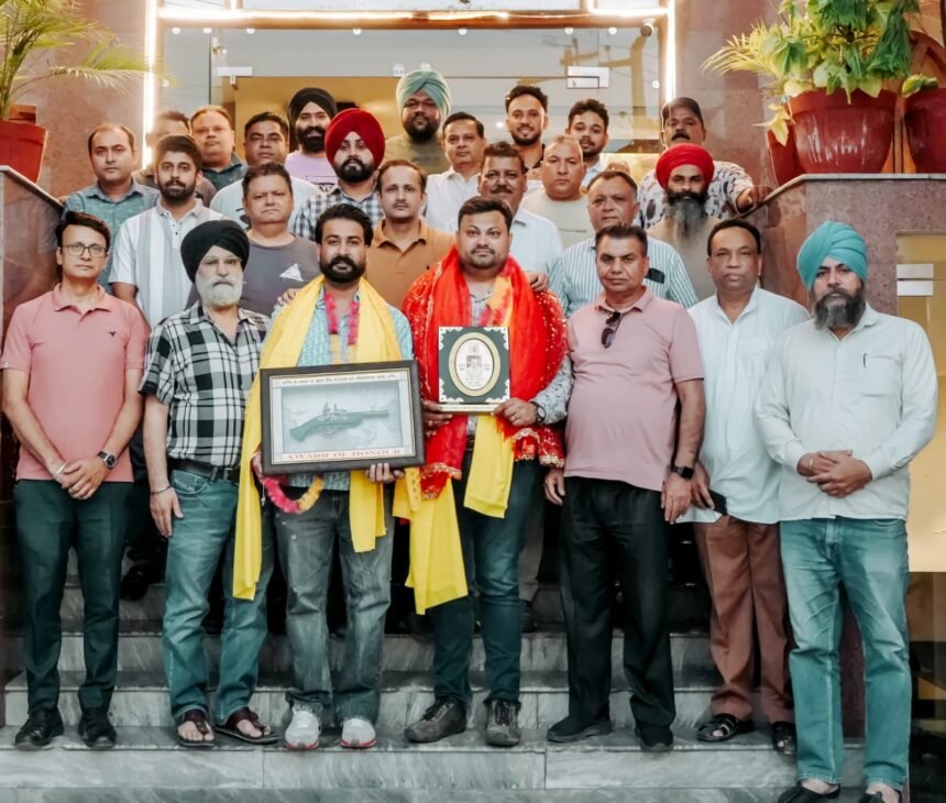 ਸ਼ਹੀਦੇ ਆਜ਼ਮ ਭਗਤ ਸਿੰਘ ਸਪੋਰਟਸ ਅਤੇ ਸਭਿਆਚਾਰਕ ਕਲੱਬ, ਕਰਤਾਰਪੁਰ ਵੱਲੋਂ ਗਗਨ ਛਾਬੜਾ ਅਤੇ ਕੌਂਸਲਰ  ਜਤਿਨ ਸ਼ਰਮਾ ਦਾ ਕੀਤਾ ਗਿਆ ਸਨਮਾਨ
