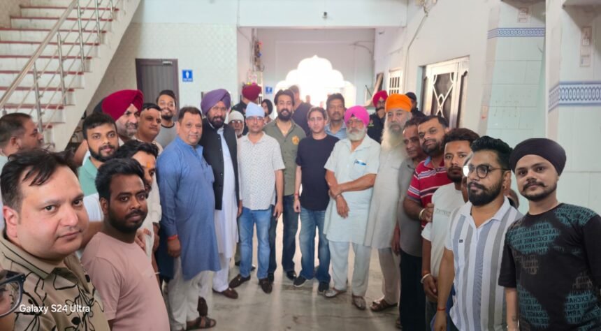 वार्ड नंबर 8 में बांटी गई पंजाब सरकार द्वारा भेजी गई राशन किट