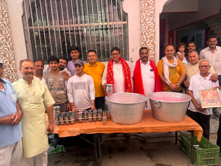 शिव मंदिर करतारपुर की ओर से ठंडे मीठे जल की छबील लगाई गई