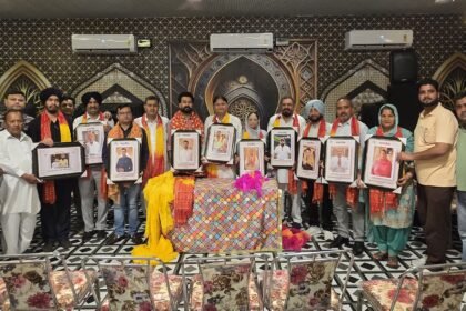 नीलकंठ दशहरा कमेटी ने आम आदमी पार्टी के नए चुने गए पार्षदों को किया सम्मानित