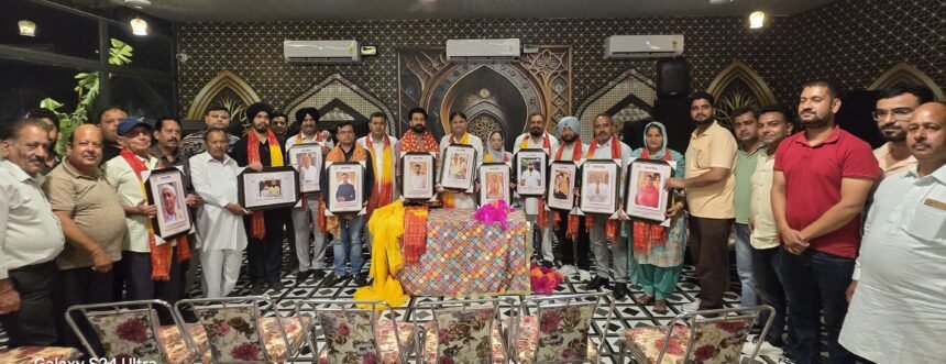 नीलकंठ दशहरा कमेटी ने आम आदमी पार्टी के नए चुने गए पार्षदों को किया सम्मानित