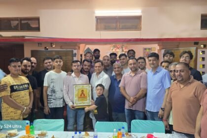 सूरीयां मुहल्ला निवासियों ने नगर कौंसिल के नए प्रधान वरुण बावा को किया सम्मानित