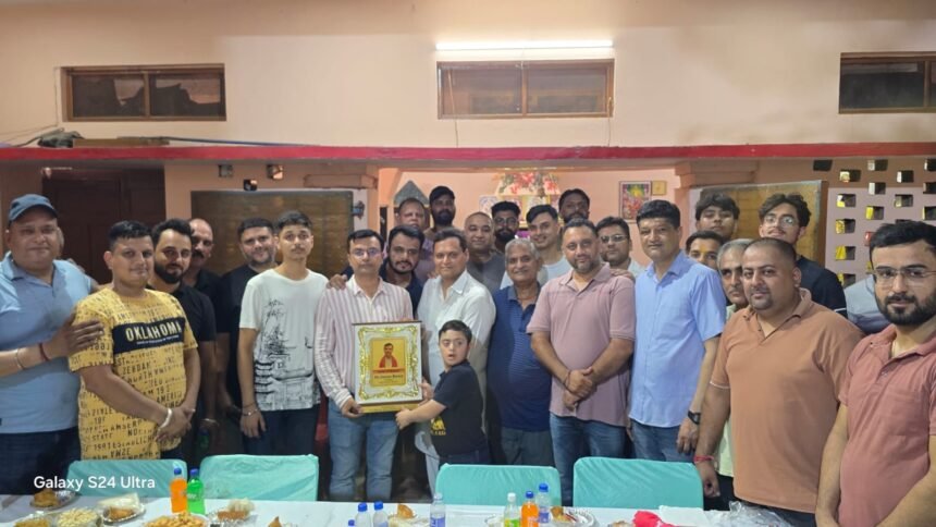 सूरीयां मुहल्ला निवासियों ने नगर कौंसिल के नए प्रधान वरुण बावा को किया सम्मानित