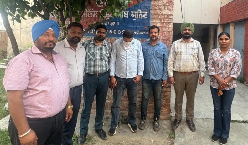 विजिलेंस ब्यूरो द्वारा 1,00,000 रुपये रिश्वत लेते हुए सब-इंस्पेक्टर रंगे हाथ गिरफ्तार