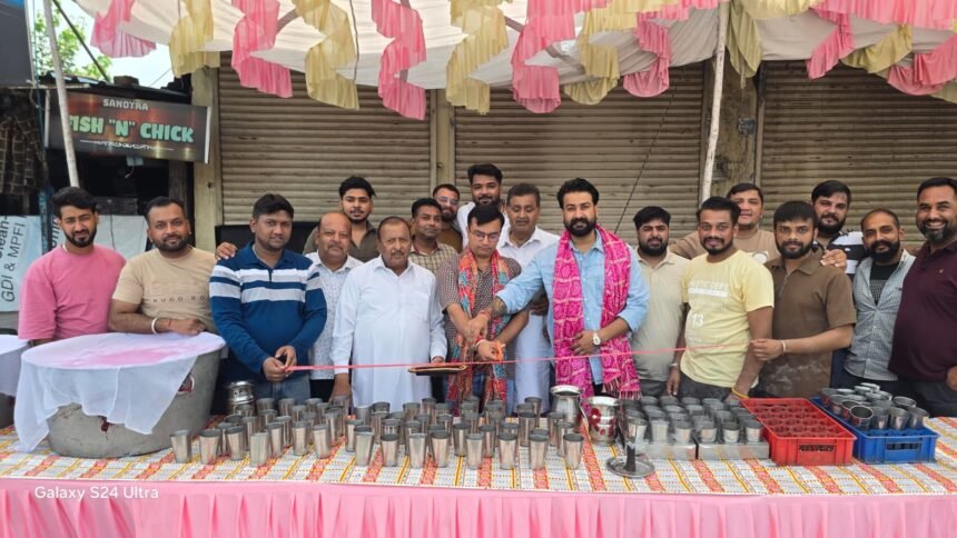नीलकंठ युवा ब्रिगेड एवं नीलकंठ सेवा दल की ओर से ठंडे मीठे जल की छबील लगाई