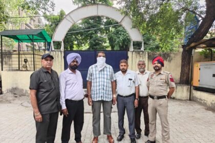 10,000 रुपये की रिश्वत लेते सहायक उप-निरीक्षक को विजिलेंस ब्यूरो ने रंगे हाथ किया काबू