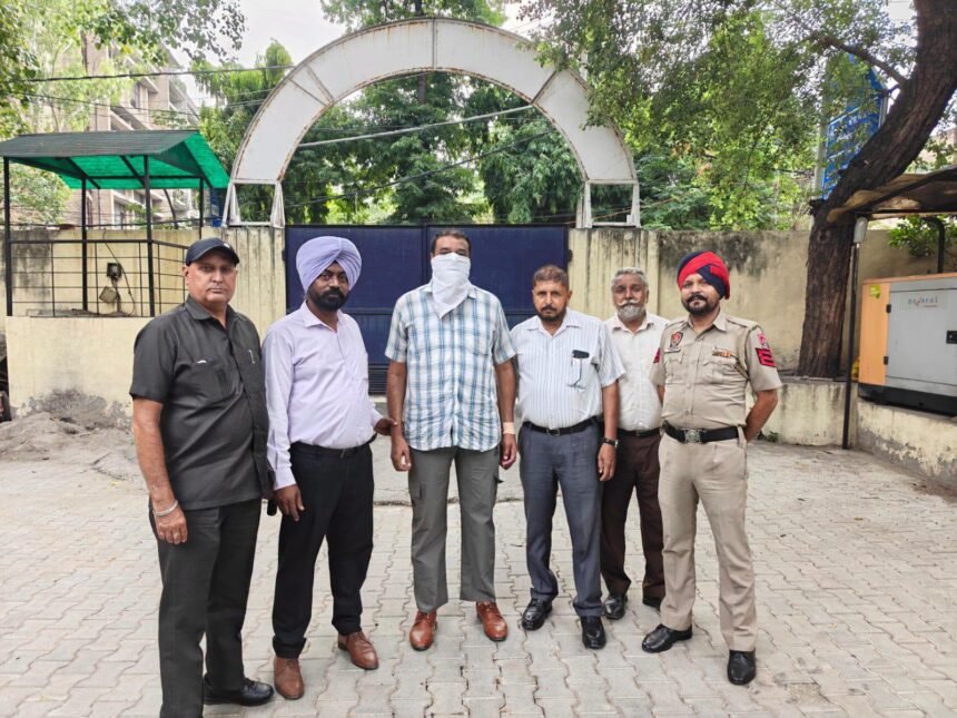 10,000 रुपये की रिश्वत लेते सहायक उप-निरीक्षक को विजिलेंस ब्यूरो ने रंगे हाथ किया काबू