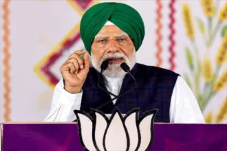 जालंधर में PM मोदी ने 5470 करोड़ की परियोजनाओं का किया उद्घाटन, 2 ट्रेनों को दिखाई हरी झंडी; हरी पगड़ी में आए नजर
