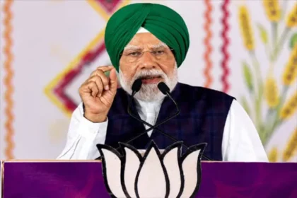 जालंधर में PM मोदी ने 5470 करोड़ की परियोजनाओं का किया उद्घाटन, 2 ट्रेनों को दिखाई हरी झंडी; हरी पगड़ी में आए नजर