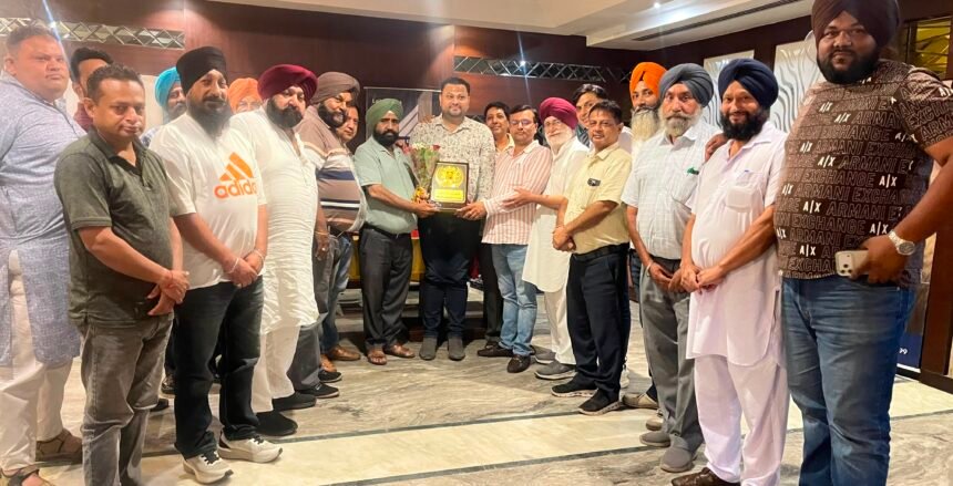ਫਰਨੀਚਰ ਐਸੋਸੀਏਸ਼ਨ ਨੇ ਗਗਨ ਛਾਬੜਾ ਜਿਲਾ ਵਾਈਸ ਚੇਅਰਮੈਨ ਖਤਰੀ ਅਰੋੜਾ ਵੈਲਫੇਅਰ ਬੋਰਡ ਨੂੰ ਕੀਤਾ ਸਨਮਾਨਿਤ