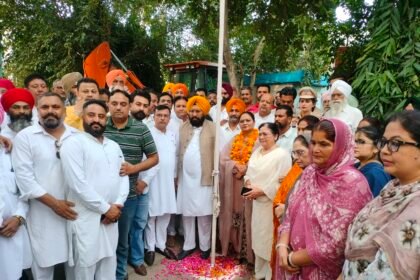 नगर कौंसिल में 80वा स्वतंत्रता दिवस  पर विधायक बलकार सिंह ने फेहराया तिरंगा झंडा