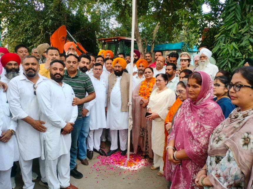 नगर कौंसिल में 80वा स्वतंत्रता दिवस  पर विधायक बलकार सिंह ने फेहराया तिरंगा झंडा