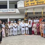 स्वतंत्रता दिवस के अवसर पर स्कूल में फहराया गया राष्ट्रीय ध्वज