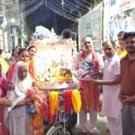 तीसरी प्रभात फेरी का फूलों की वर्षा से हुआ स्वागत
