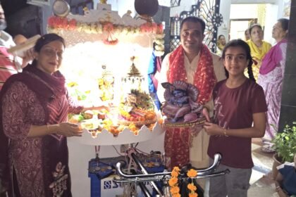 पांचवी प्रभात फेरी का श्रद्धालुओं न ने किया फूलों की वर्षा से स्वागत