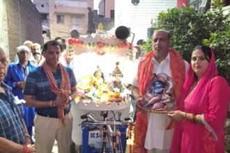 छठी प्रभात फेरी पर हुई फूलों की वर्षा