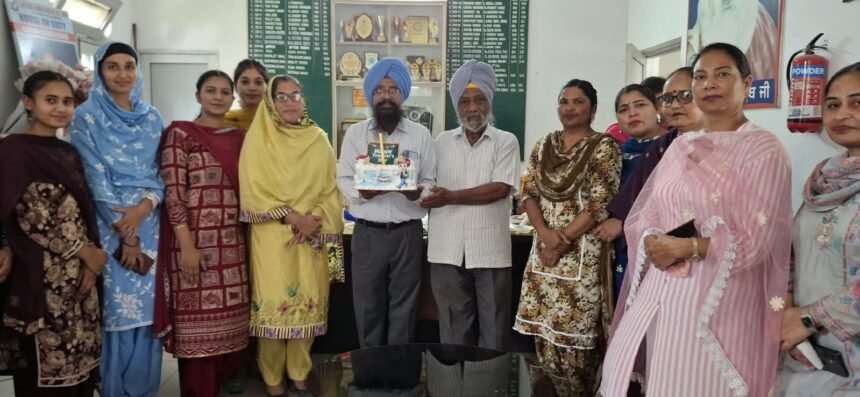 ਸਕੂਲ, ਕਾਲਾ ਬਾਹੀਆਂ ਵਿਖੇ ਮਨਾਇਆ ਗਿਆ ਅਧਿਆਪਕ ਦਿਵਸ